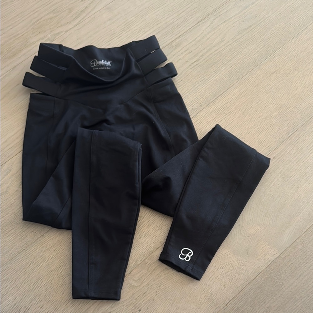 Bombshell sportswear Black Leggings with Logo Detail, cut out at waist